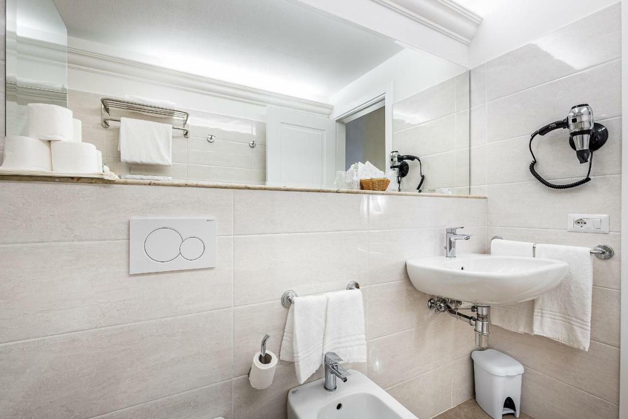 Residenza Alessandra ฟลอเรนซ์ ภายนอก รูปภาพ