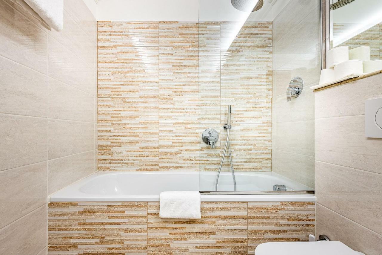 Residenza Alessandra ฟลอเรนซ์ ภายนอก รูปภาพ